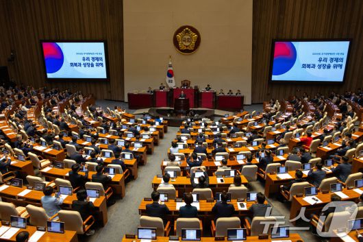 이재명 대통령이 26일 오전 서울 여의도 국회에서 열린 제426회국회(임시회) 제2차 본회의에서 2025년도 제2회 추가경정예산안에 대한 정부의 시정연설을 하고 있다. 2025.6.26/뉴스1 ⓒ News1 국회사진기자단