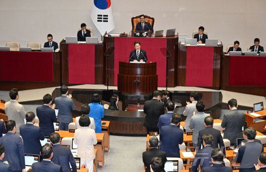 이재명 대통령이 26일 서울 여의도 국회 본회의장에서 정부의 2차 추가경정예산안 제출과 관련해 첫 시정연설을 하고 있다. 2025.6.26/뉴스1 ⓒ News1 국회사진기자단