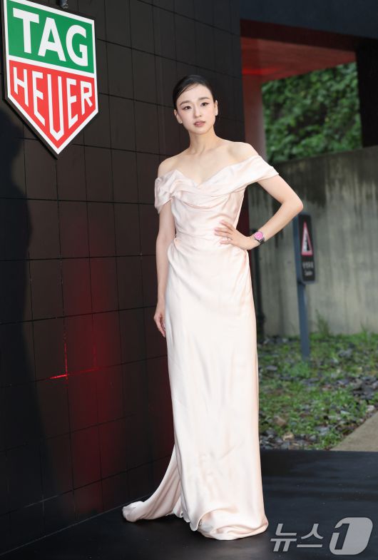 전 체조선수 손연재가 25일 서울 오후 마포구 문화비축기지에서 열린 ‘태그호이어 갈라 디너 이벤트’에 참석해 매력을 발산하고 있다. ⓒ News1 권현진 기자