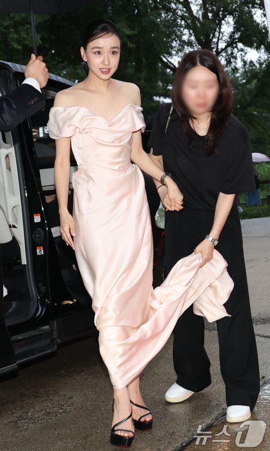 전 체조선수 손연재가 25일 서울 오후 마포구 문화비축기지에서 열린 ‘태그호이어 갈라 디너 이벤트’에 참석하고 있다. ⓒ News1 권현진 기자