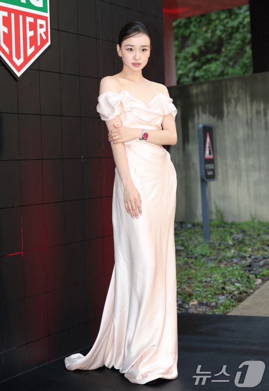 전 체조선수 손연재가 25일 서울 오후 마포구 문화비축기지에서 열린 ‘태그호이어 갈라 디너 이벤트’에 참석해 매력을 발산하고 있다. ⓒ News1 권현진 기자