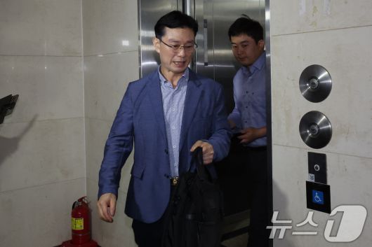 이명현 순직해병 특검과 면담요청을 위해 서초구 특검 사무실을 찾은 임성근 전 해병대 1사단장이 지난 26일 특검과 면담 불발 후 사무실을 나서고 있다. 2025.6.26/뉴스1 ⓒ News1 박세연 기자