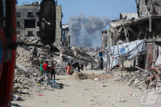 19일 (현지시간) 팔레스타인 가자 지구 북부 자발리아에서 이스라엘 군의 포격을 받아 폐허로 변한 건물들이 보인다. 2025.05.20 ⓒ AFP=뉴스1 ⓒ News1 우동명 기자