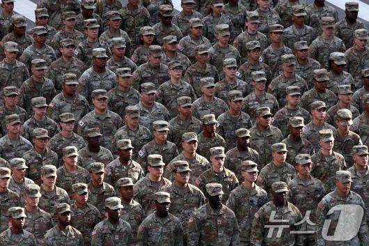 지난해 10월 건군 제76주년 국군의 날 시가행진이 열린 1일 서울 세종대로에서 주한미군 장병들이 행진하고 있다. 2024.10.1/뉴스1 ⓒ News1 구윤성 기자