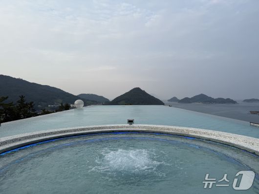 쏠비치남해의 인피니티풀 전경. ⓒ 뉴스1 김형준 기자