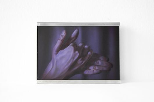 나탈리 사시 오르간(Natalie Sasi Organ) 'Palms together', 2025 Oil on primed artist board, varnished, engraved stainless steel miller frame, moonstone gems 17.5 x 23.5 x 3.5 cm Courtesy of the artist. (갤러리 상히읗 제공)