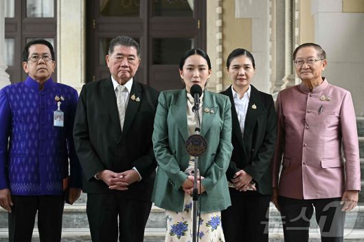 패통탄 친나왓 태국 총리가 1일 방콕 헌법재판소 앞에서 기자회견 중 발언하고 있다. 2025.07.01 ⓒ AFP=뉴스1 ⓒ News1 최종일 선임기자