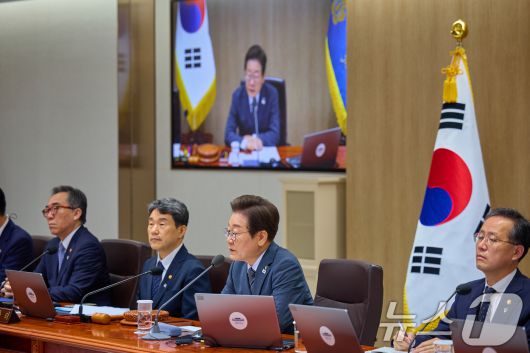 이재명 대통령이 24일 서울 용산 대통령실 청사에서 열린 국무회의에서 발언하고 있다. (대통령실 제공. 재판매 및 DB 금지) 2025.6.24/뉴스1 ⓒ News1 허경 기자