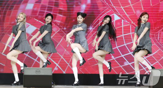 블링원이 2일 오전 서울 중구 월드케이팝센터에서 열린 3집 디지털 싱글 ‘미스터’ 발매 기념 쇼케이스에서 타이틀 곡을 선보이고 있다. 2025.7.2/뉴스1 ⓒ News1 권현진 기자