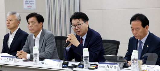 이한주 국정기획위원회 위원장이 18일 오전 세종시 정부세종컨벤션센터에서 열린 기획재정부 업무보고에 앞서 모두 발언을 하고 있다. 2025.6.18/뉴스1 ⓒ News1 김기남 기자