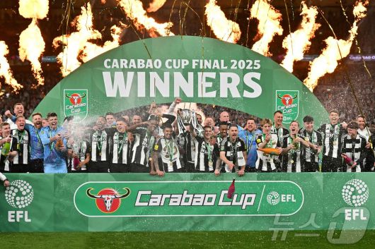 EFL컵에서 우승한 뉴캐슬 유나이티드 ⓒ AFP=뉴스1