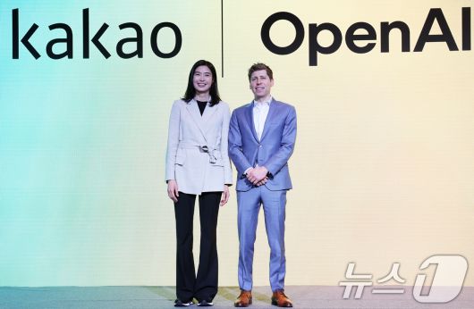 정신아 카카오 대표와 챗GPT 개발사 오픈AI의 샘 올트먼 최고경영자(CEO). 2025.2.4/뉴스1 ⓒ News1 오대일 기자