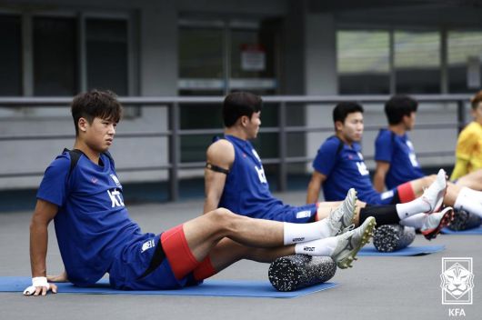 소집 이틀째 재활 훈련 중인 선수단. (대한축구협회 제공)