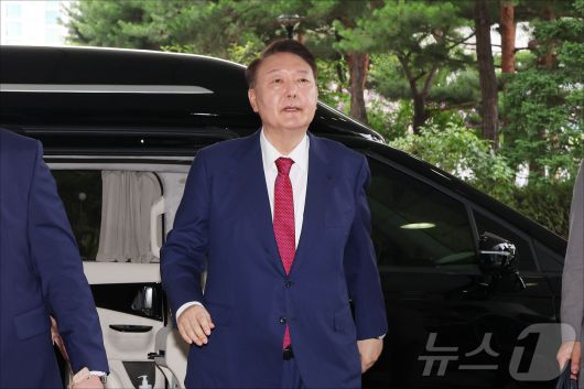 윤석열 전 대통령이 5일 오전 서초구 서울고등검찰청에 마련된 내란특검에서 2차 대면조사를 받기 위해 출석하고 있다. (공동취재) 2025.7.5/뉴스1 ⓒ News1 구윤성 기자