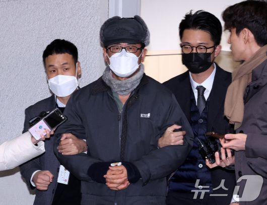 12·3 비상계엄 사태를 사전에 모의한 혐의를 받는 노상원 전 정보사령관이  지난해 12월 24일 서울 은평구 서부경찰서에서 검찰로 송치되고 있다. ⓒ News1 박지혜 기자