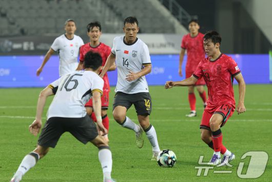 강상윤이 7일 오후 경기 용인시 처인구 용인미르스타디움에서 열린 2025 동아시아축구연맹(EAFF) E-1 챔피언십 남자부 대한민국과 중국의 경기에서 공격을 하고 있다. 2025.7.7/뉴스1 ⓒ News1 김영운 기자