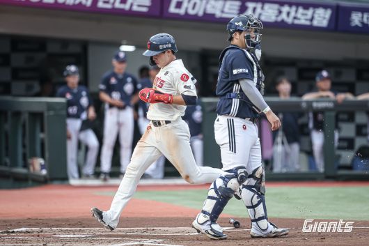 롯데 자이언츠가 9일 부산 사직구장에서 열린 2025 KBO리그 두산 베어스와 홈 경기에서 연장 11회 혈투 끝에 5-4로 승리했다. (롯데 자이언츠 제공)