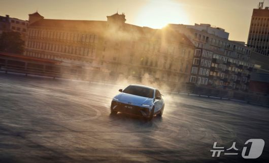 주행 중인 현대차 아이오닉 6 N 모습.(현대차 제공)