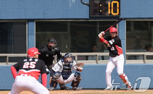 14일 서울 송파구 잠실야구장에서 열린 2025 프로야구 KBO리그 KIA 타이거즈와 두산 베어스의 시범경기에서 피치클록이 운영되고 있다. 2025.3.14/뉴스1 ⓒ News1 김진환 기자