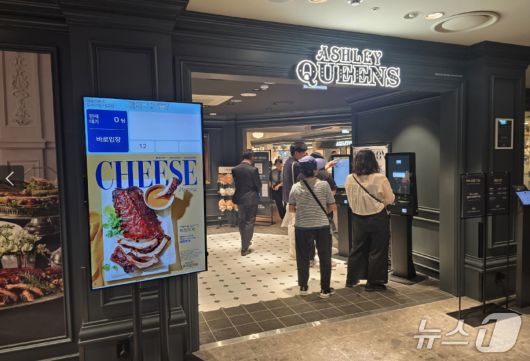 대구·경북 이랜드리테일이 대대적인 리뉴얼을 통해 차별화 콘텐츠 강화에 나섰다. 사진은 최근 이전 확장한 패밀리레스토랑 '애슐리퀸즈' 전경.(이랜드리테일 제공. 재판매 및 DB 금지)