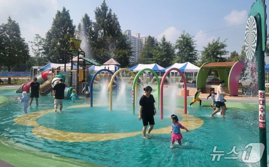 증평 보강천 첨벙첨벙 물놀이장/뉴스1