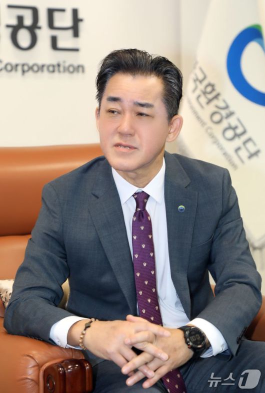 인천 서구 한국환경공단 집무실에서 뉴스1 제주본부와 인터뷰하는 임상준 한국환경공단 이사장. (한국환경공단 제공, 재판매 및 DB 금지)