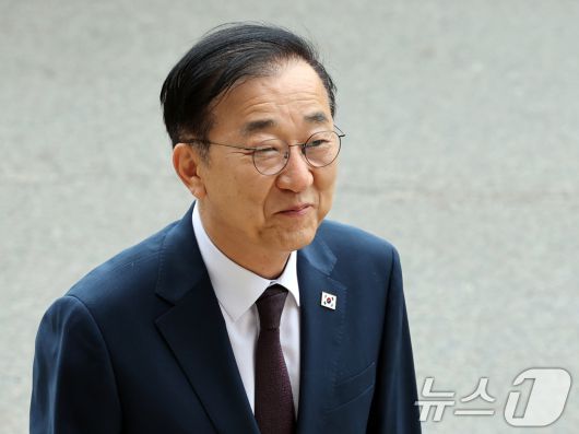 김윤덕 국토교통부 장관 후보자가 15일 오전 경기 과천시 정부과천청사에 마련된 인사청문회 사무실로 출근하고 있다. 2025.7.15/뉴스1 ⓒ News1 황기선 기자