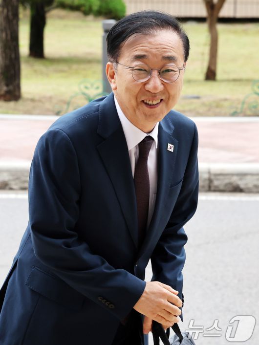 김윤덕 국토교통부 장관 후보자가 15일 오전 경기 과천시 정부과천청사에 마련된 인사청문회 사무실로 출근하고 있다. 2025.7.15/뉴스1 ⓒ News1 황기선 기자