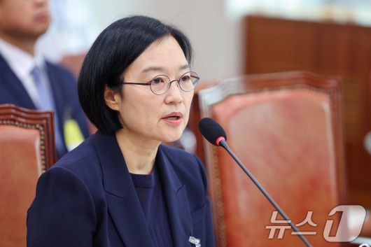 한성숙 중소벤처기업부 장관 후보자가 15일 오전 서울 여의도 국회 산업통산자원중소벤처기업위원회에서 열린 인사청문회에 출석해 의원 질의에 답하고 있다. 2025.7.15/뉴스1 ⓒ News1 안은나 기자