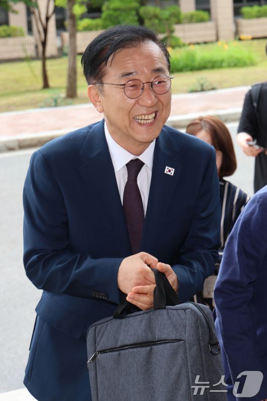 김윤덕 국토교통부 장관 후보자가 15일 오전 경기 과천시 정부과천청사에 마련된 인사청문회 사무실로 출근하고 있다. 2025.7.15/뉴스1 ⓒ News1 황기선 기자