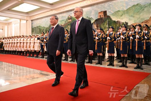 리창 중국 국무원 총리와 앤서니 앨버니지 호주 총리가 15일 베이징 인민대회당에서 열린 환영 행사에 참석하고 있다. 2025.07.15 ⓒ 로이터=뉴스1 ⓒ News1 정은지 특파원