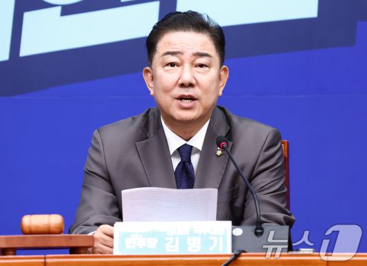김병기 더불어민주당 당대표 직무대행 겸 원내대표가 16일 오전 서울 여의도 국회에서 열린 최고위원회의에서 모두 발언을 하고 있다. 2025.7.16/뉴스1 ⓒ News1 김민지 기자