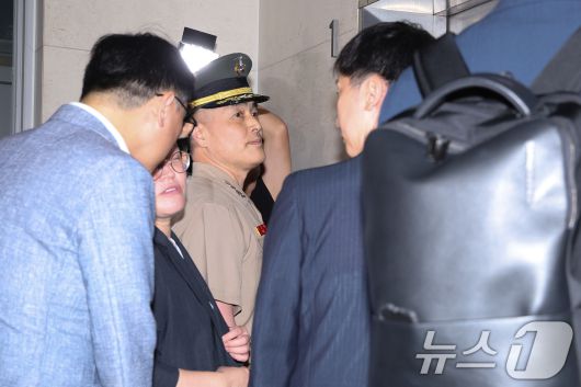 해병대 수사단장인 박정훈 대령이 16일 오후 서울 서초구 이명현 순직해병특검 사무실에 참고인 신분으로 출석하고 있다. 2025.7.16/뉴스1 ⓒ News1 신웅수 기자