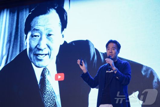 김동신 센드버드 대표가 18일 제주 롯데호텔에서 열린 ‘2025 한경협 CEO 제주하계포럼’에서 'AI 에이전트 솔루션으로 실리콘밸리를 장악하다'를 주제로 발표하고 있다.(한국경제인협회 제공, 재판매 및 DB 금지)2025.7.18/뉴스1 ⓒ News1 최동현 기자