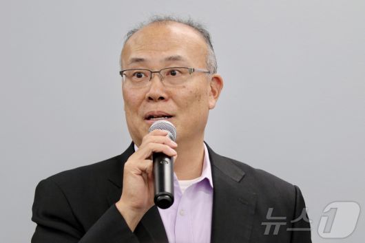 데이비드 김 한화필리십야드 대표가 16일(현지시간) 펜실베이니아주 필라델피아 소재 한화필리쉽야드에서 열린 미디어 데이 행사에서 기자들을 대상으로 회사를 소개하고 있다. ⓒ News1 류정민 특파원