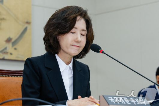 이진숙 사회부총리 겸 교육부 장관 후보자가 16일 오전 서울 여의도 국회 교육위원회에서 열린 인사청문회에서 김문수 더불어민주당 의원 질의를 듣고 있다. 2025.7.16/뉴스1 ⓒ News1 안은나 기자