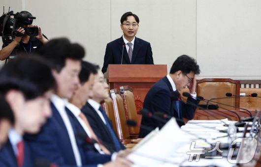 임광현 국세청장 후보자가 15일 오전 서울 여의도 국회 기획재정위원회에서 열린 국세청장 후보자 인사청문회에서 인사말을 하고 있다. 2025.7.15/뉴스1 ⓒ News1 김민지 기자