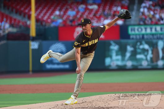 샌디에이고 파드리스의 일본인 투수 다르빗슈 유가 25일(한국시간) 열린 2025 메이저리그 세인트루이스 카디널스전에 선발 등판해 3⅓이닝 8실점으로 부진했다. ⓒ AFP=뉴스1