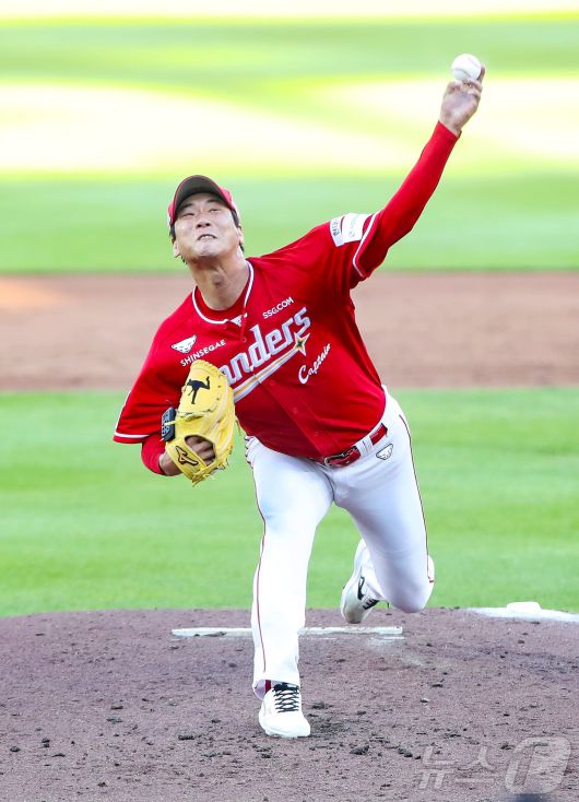 26일 대전 한화생명 볼파크에서 열린 프로야구 2025 신한 SOL 뱅크 KBO리그 SSG 랜더스와 한화 이글스 경기에서 SSG 김광현이 역투하고 있다. (SSG 랜더스 제공. 재판매 및 DB금지) 2025.7.26/뉴스1