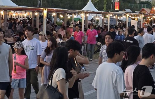 23회 세종 조치원 복숭아축제장에 마련된 식당. / 뉴스1