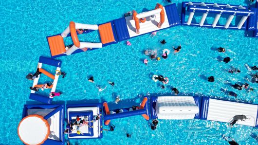 27일 강원 인제군 남면 빙어호 일원에서 열리고 있는 ‘여름愛 인제愛 빠지다’ 축제장 모습. 약 1300평 규모의 대형 물놀이장에서 워터슬라이드 등 다양한 놀이시설을 비롯 수상레저 체험, 육상 액티비티 체험이 운영되는 이번 축제는 8월 10일까지 이어진다. (인제군 제공. 재사용 및 DB금지) 2025.7.27/뉴스1 ⓒ News1 이종재 기자