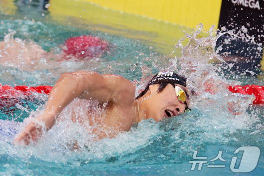 역영하는 김우민. 2024.10.24/뉴스1 ⓒ News1 황기선 기자