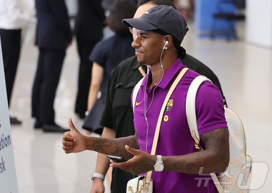 FC 바르셀로나의 마커스 래시포드가 29일 오후 인천국제공항 2터미널을 통해 입국하고 있다. 2025.7.29/뉴스1 ⓒ News1 김진환 기자