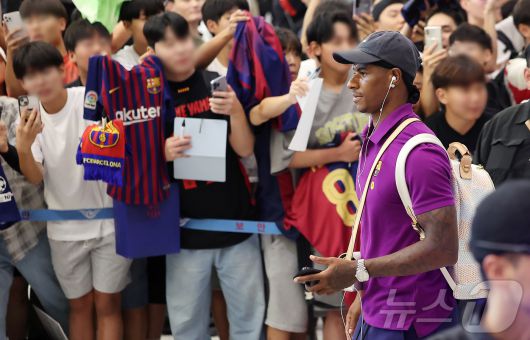 FC 바르셀로나의 마커스 래시포드가 29일 오후 인천국제공항 2터미널을 통해 입국하고 있다. 2025.7.29/뉴스1 ⓒ News1 김진환 기자