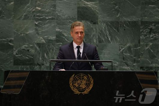 로버트 골로브 슬로베니아 총리가 27일 뉴욕 유엔본부에서 속개된 제 79차 유엔 총회에서 기조 연설을 하고 있다. 2024.09.27 ⓒ AFP=뉴스1 ⓒ News1 윤석민 대기자