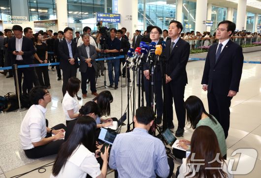구윤철 경제부총리 겸 기획재정부 장관이 1일 오후 인천국제공항 제2터미널에서 한미 관세협상 관련 취재진 질의에 답변하고 있다. 2025.8.1/뉴스1 ⓒ News1 김민지 기자