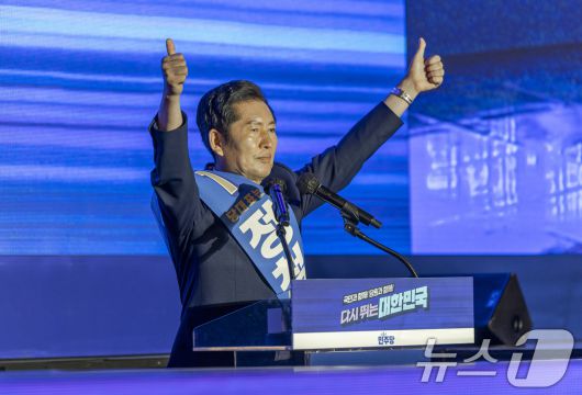 정청래 더불어민주당 당대표 후보가 2일 경기 고양시 킨텍스에서 열린 제2차 임시전국당원대회에서 정견발표를 하고 있다. (공동취재). 2025.8.2/뉴스1 ⓒ News1 유승관 기자