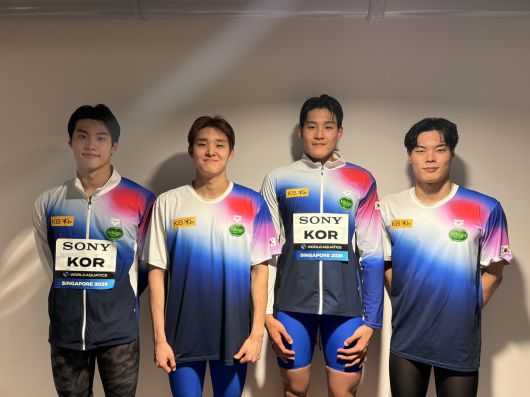 계영 800m 대표팀.  왼쪽부터 황선우, 김우민, 김영범, 이호준. (올댓스포츠 제공)