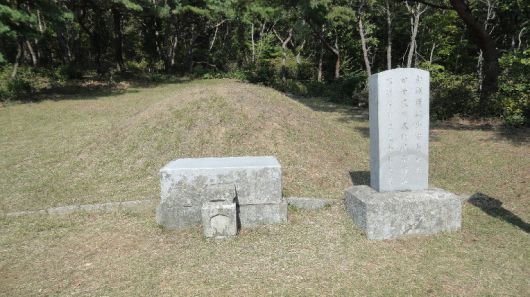 인천 강화군 양도면에 있는 정제두 묘역 (인천광역시 기념물 제56호)