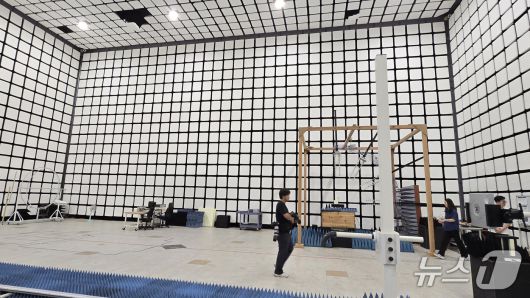 6286.5㎥(25.4x22.5x11m) 크기의 대형 전자파 차폐 챔버./뉴스1 ⓒNews1 윤주영 기자